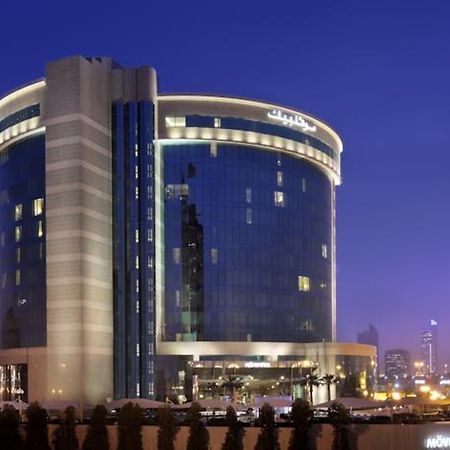 Moevenpick Hotel Αλ Κομπάρ Εξωτερικό φωτογραφία The hotel at night