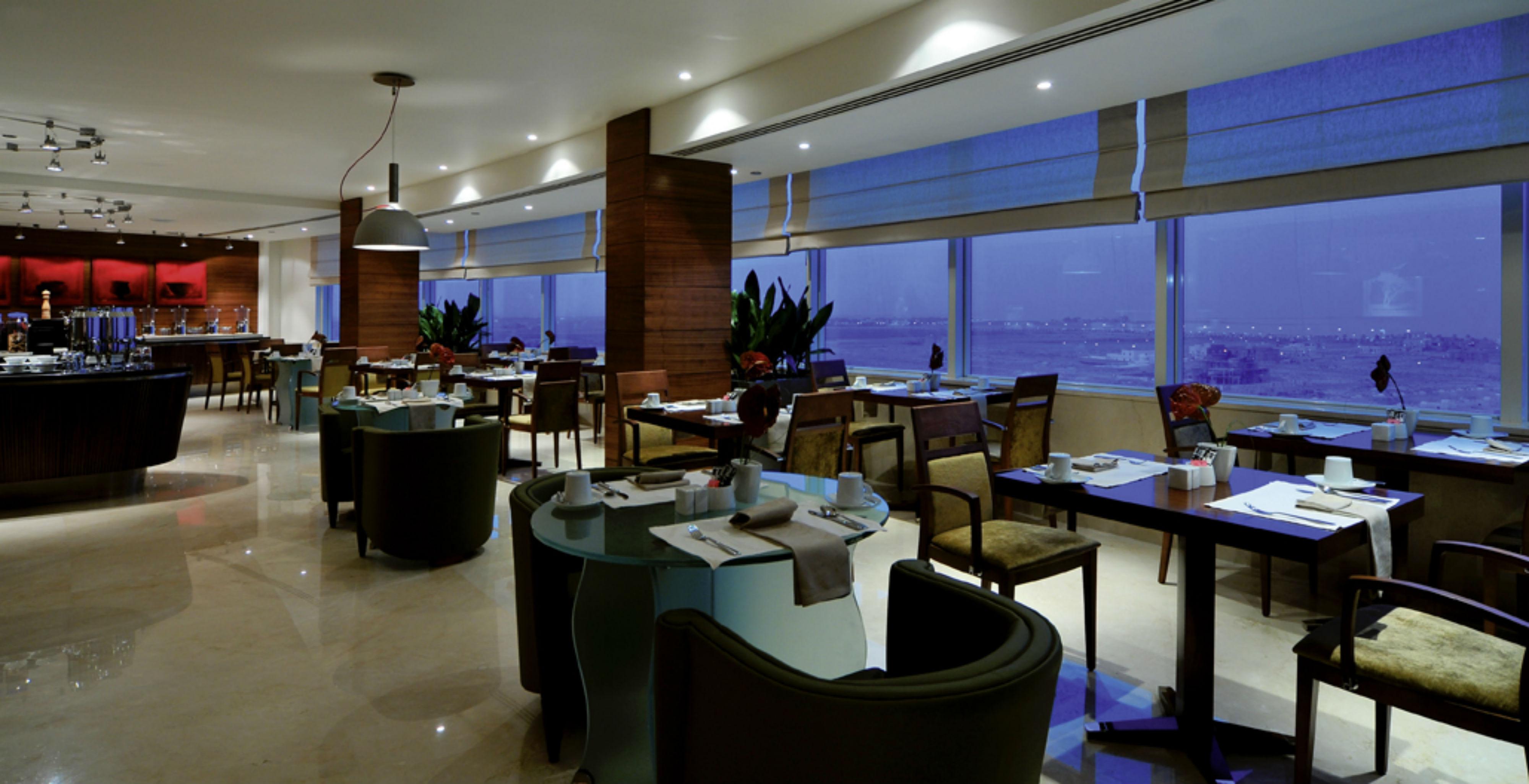 Moevenpick Hotel Αλ Κομπάρ Εξωτερικό φωτογραφία The restaurant