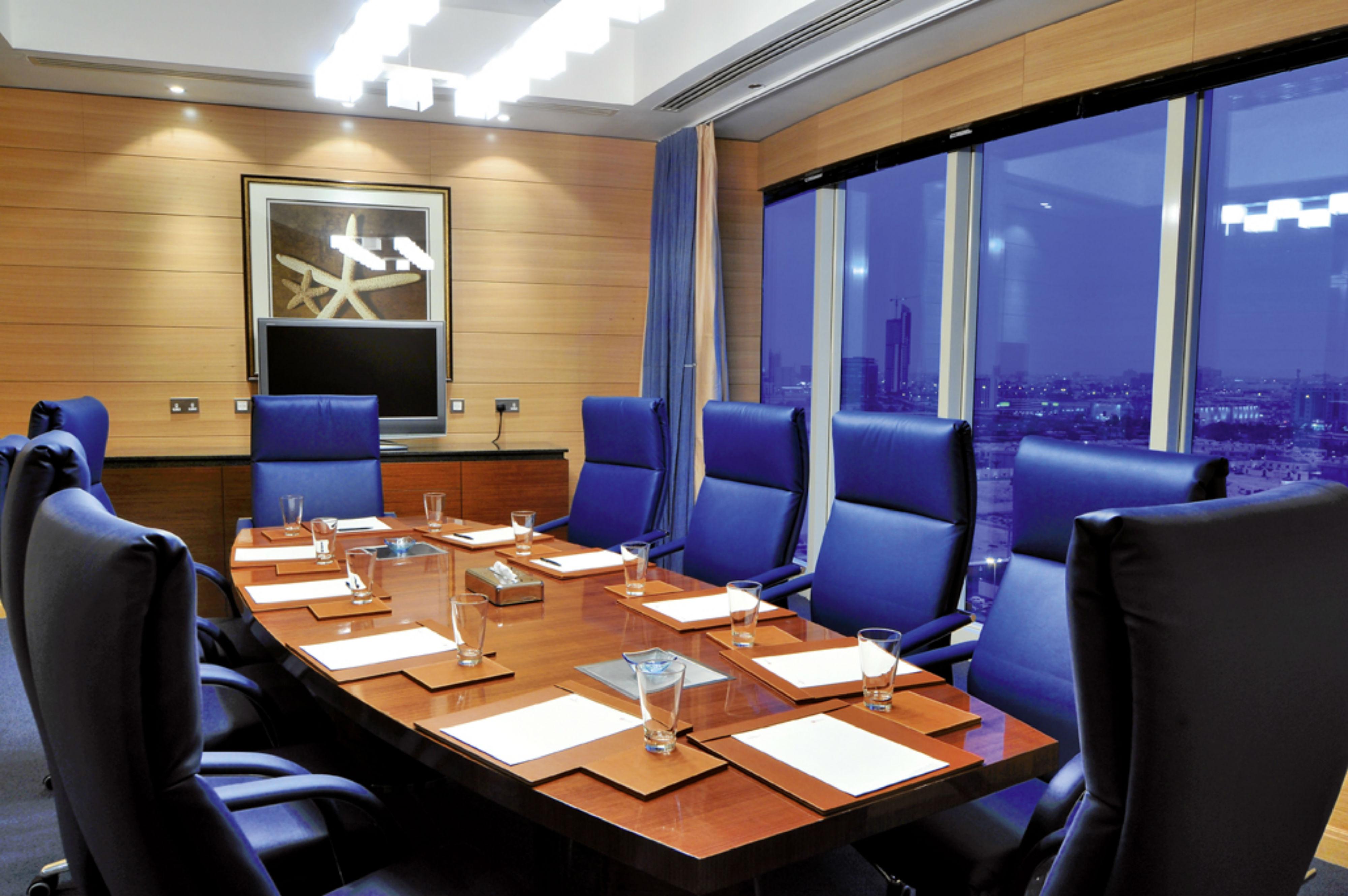 Moevenpick Hotel Αλ Κομπάρ Εξωτερικό φωτογραφία Boardroom at the Jumeirah Carlton Tower
