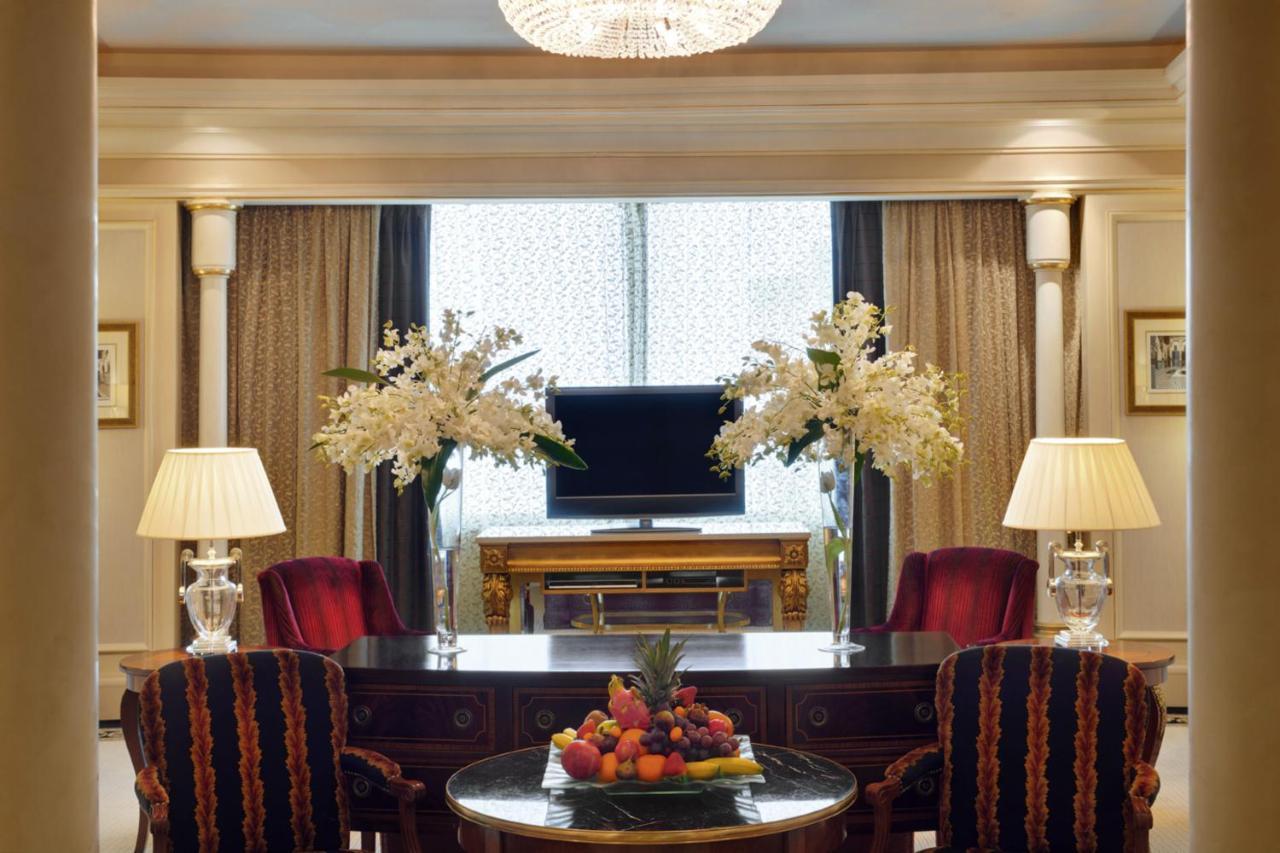 Moevenpick Hotel Αλ Κομπάρ Εξωτερικό φωτογραφία A living room at the Mandarin Oriental, Bangkok