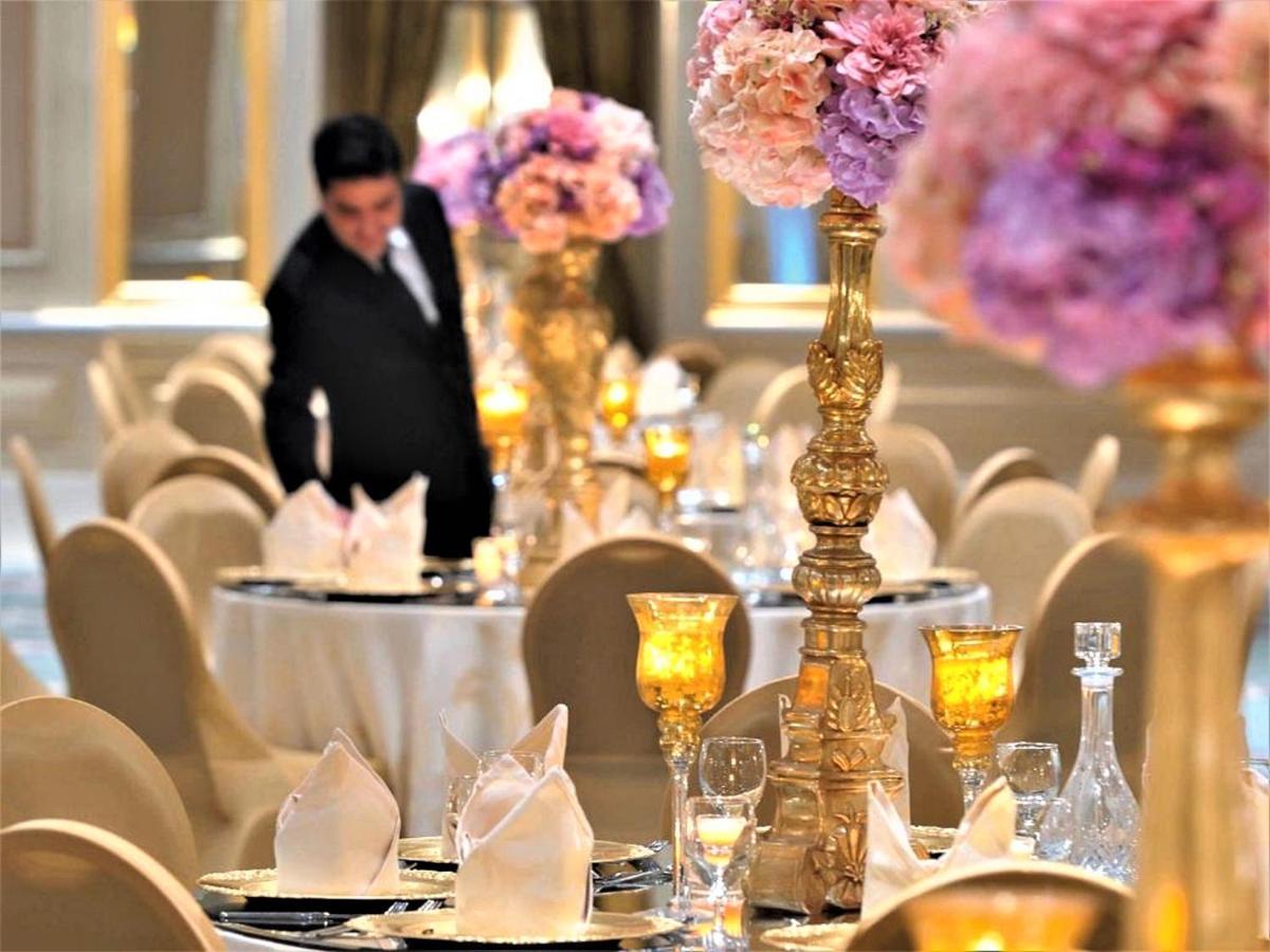 Moevenpick Hotel Αλ Κομπάρ Εξωτερικό φωτογραφία A restaurant in a hotel