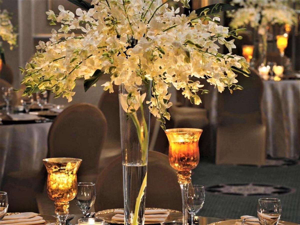 Moevenpick Hotel Αλ Κομπάρ Εξωτερικό φωτογραφία A centerpiece at a wedding