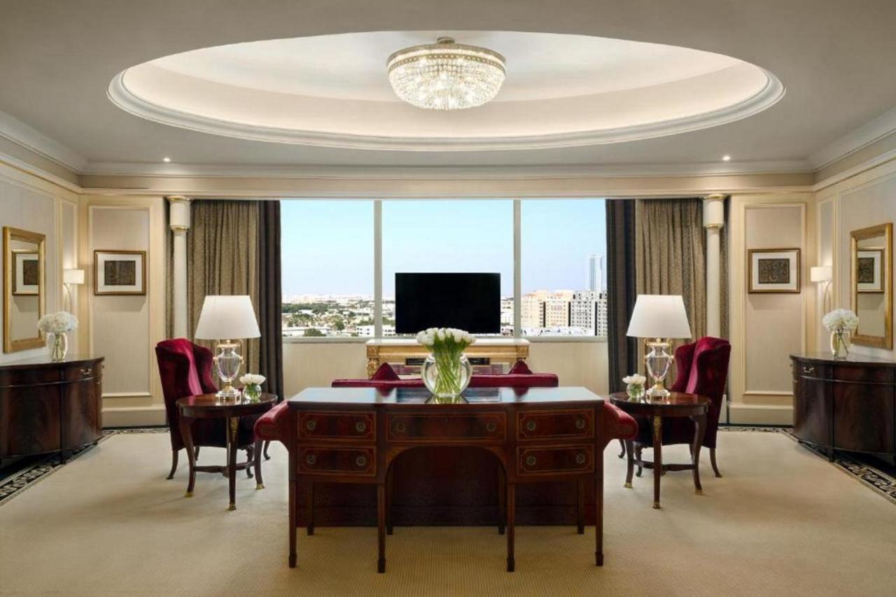 Moevenpick Hotel Αλ Κομπάρ Εξωτερικό φωτογραφία A suite at the Four Seasons Hotel, Paris