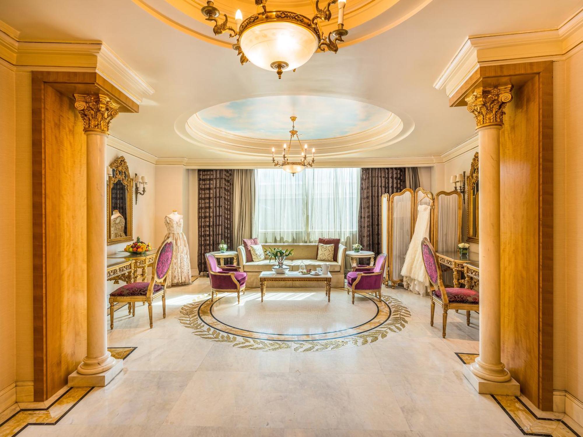 Moevenpick Hotel Αλ Κομπάρ Εξωτερικό φωτογραφία The Royal Suite