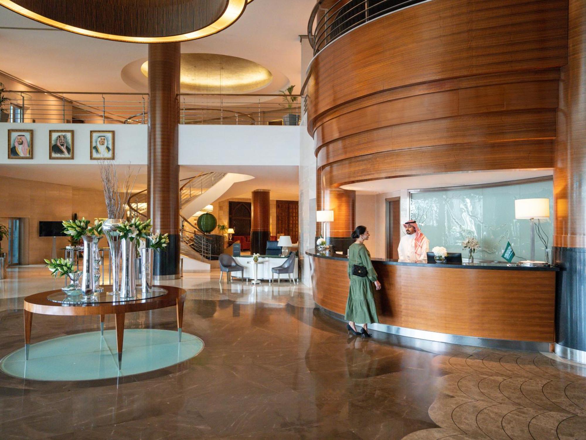 Moevenpick Hotel Αλ Κομπάρ Εξωτερικό φωτογραφία Lobby