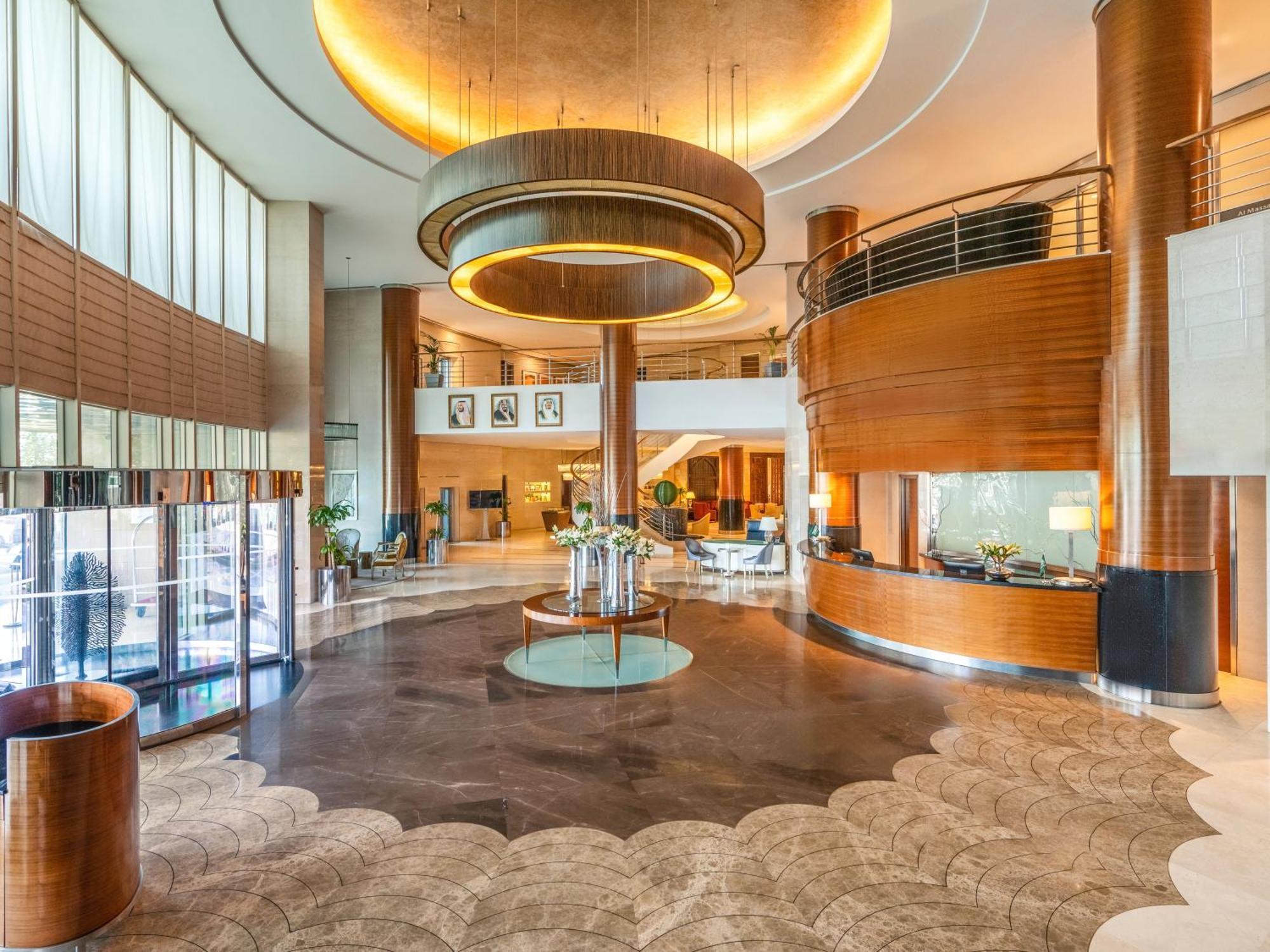 Moevenpick Hotel Αλ Κομπάρ Εξωτερικό φωτογραφία Lobby