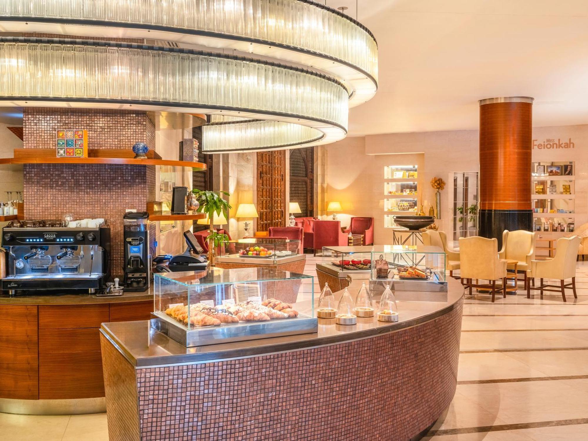 Moevenpick Hotel Αλ Κομπάρ Εξωτερικό φωτογραφία The lobby lounge