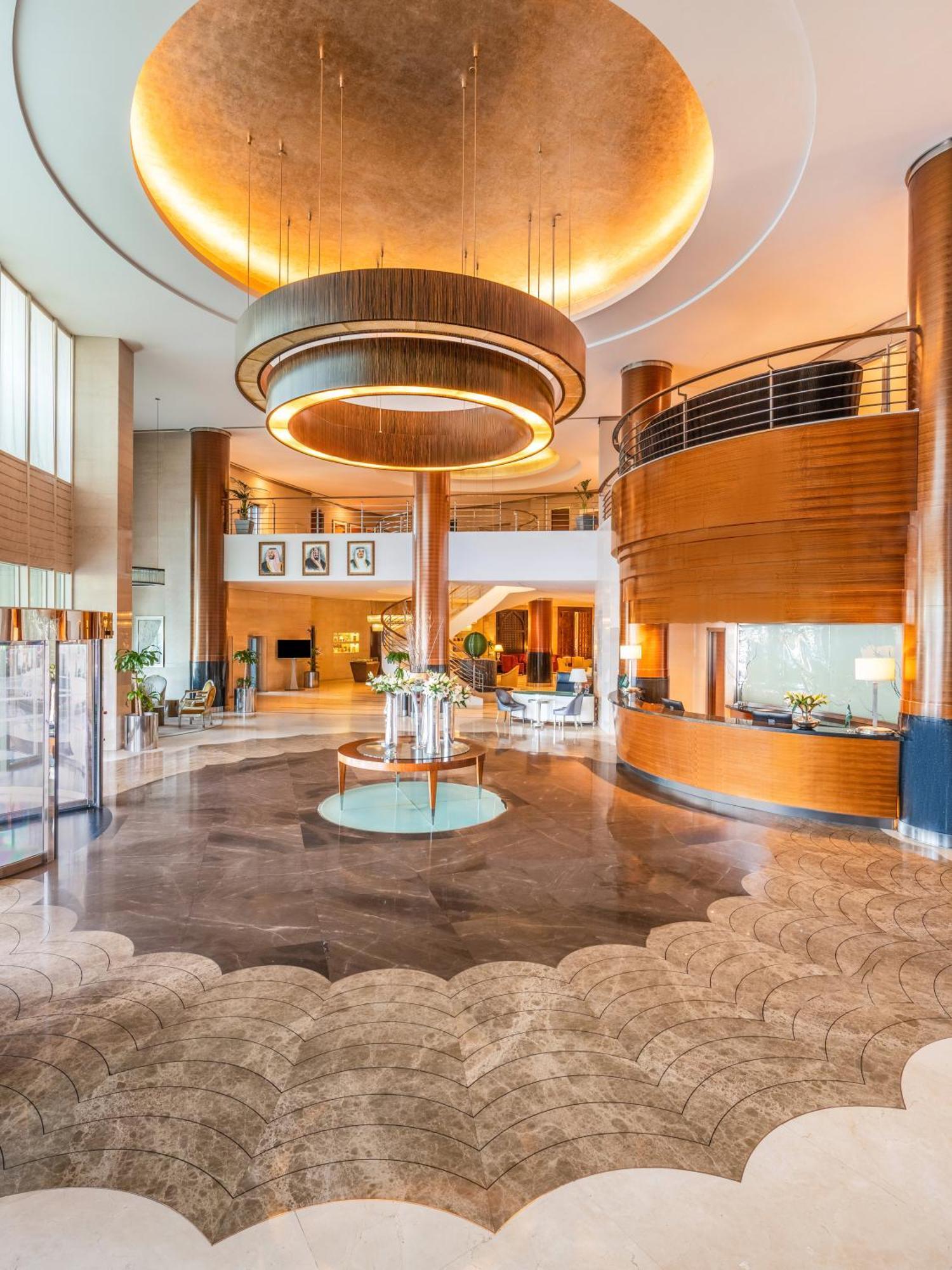 Moevenpick Hotel Αλ Κομπάρ Εξωτερικό φωτογραφία Lobby