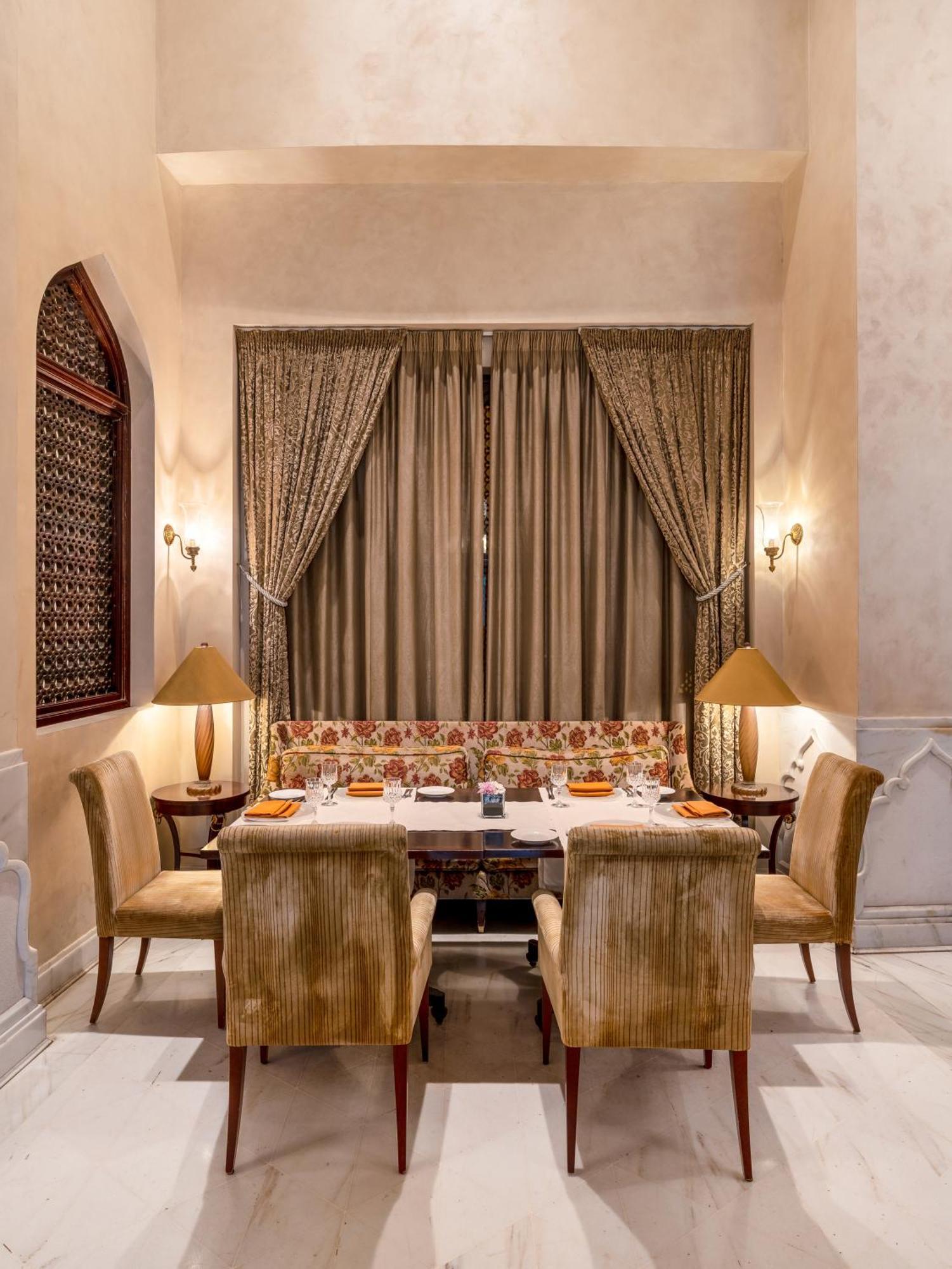 Moevenpick Hotel Αλ Κομπάρ Εξωτερικό φωτογραφία The Imperial Dining Hall