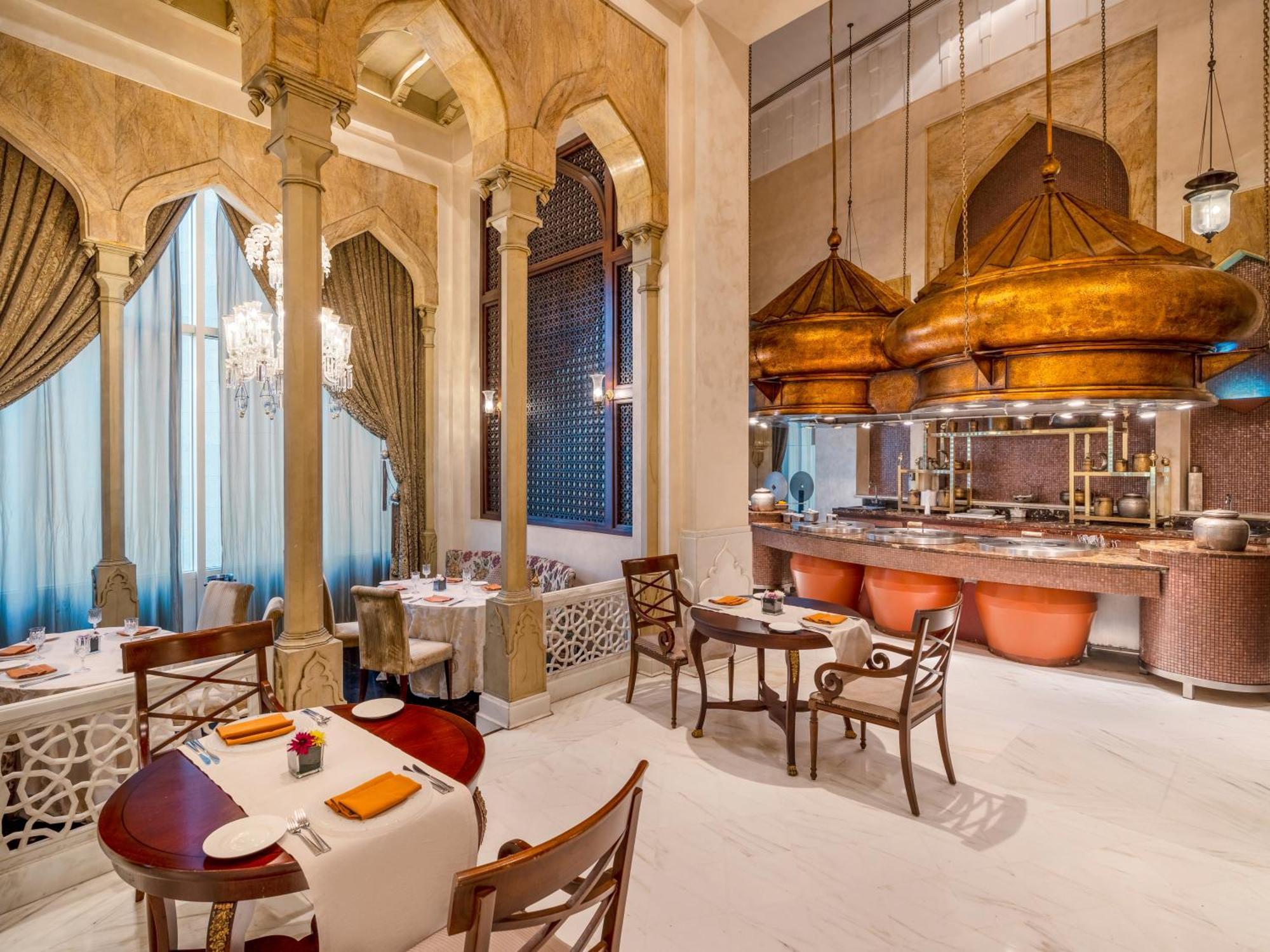 Moevenpick Hotel Αλ Κομπάρ Εξωτερικό φωτογραφία The restaurant