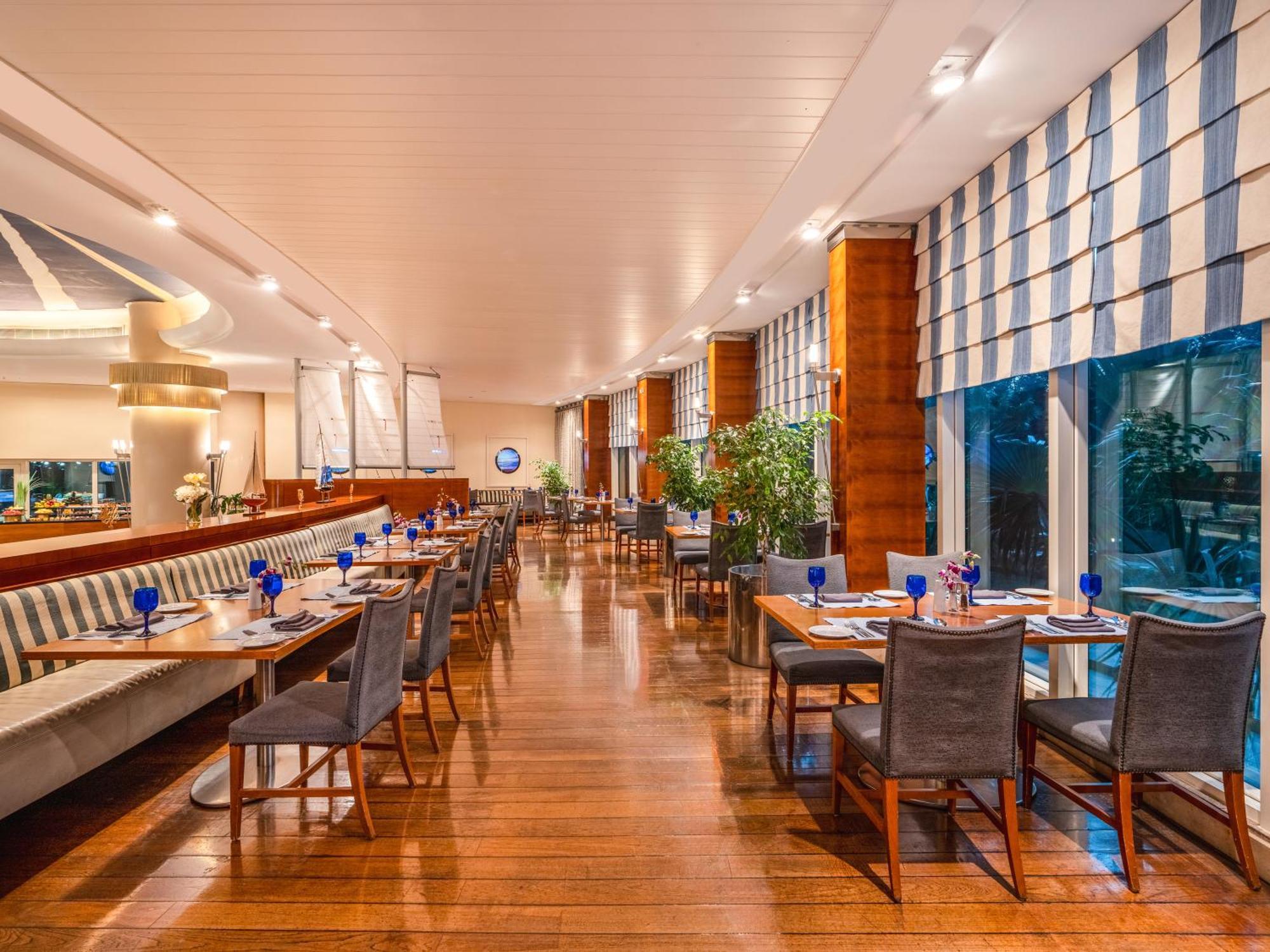 Moevenpick Hotel Αλ Κομπάρ Εξωτερικό φωτογραφία The restaurant