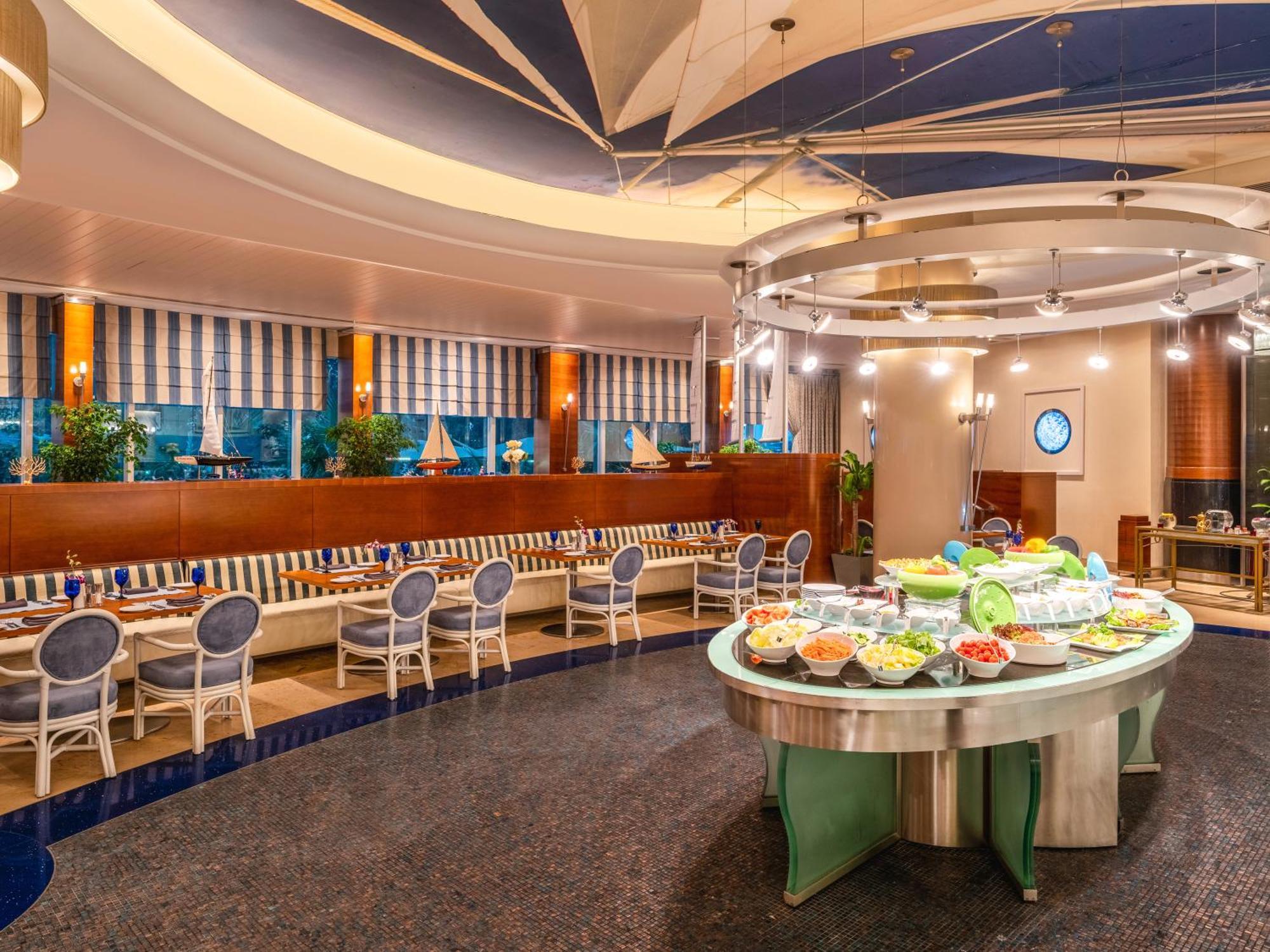 Moevenpick Hotel Αλ Κομπάρ Εξωτερικό φωτογραφία The restaurant