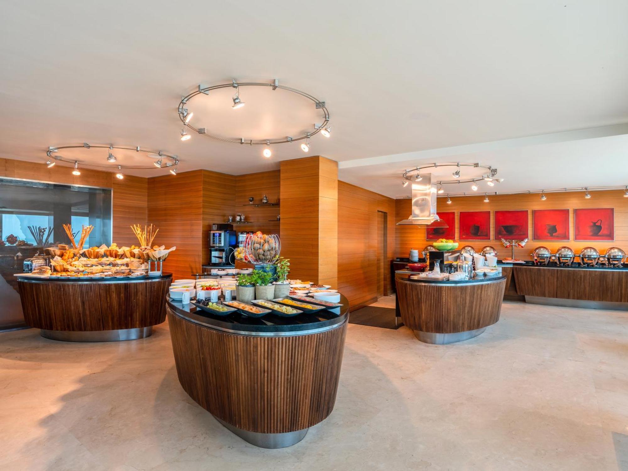 Moevenpick Hotel Αλ Κομπάρ Εξωτερικό φωτογραφία The lounge at the airport