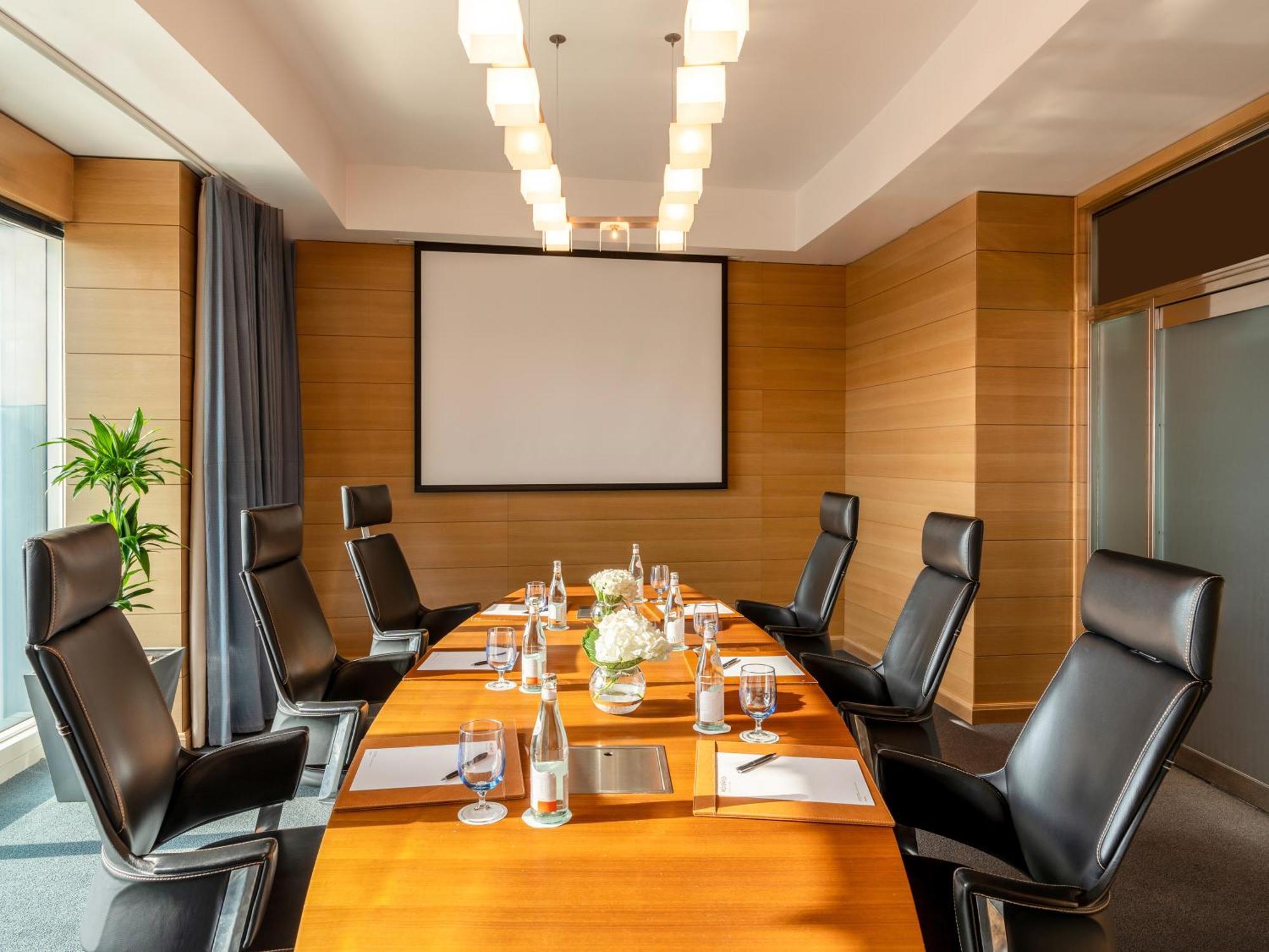 Moevenpick Hotel Αλ Κομπάρ Εξωτερικό φωτογραφία Meeting room