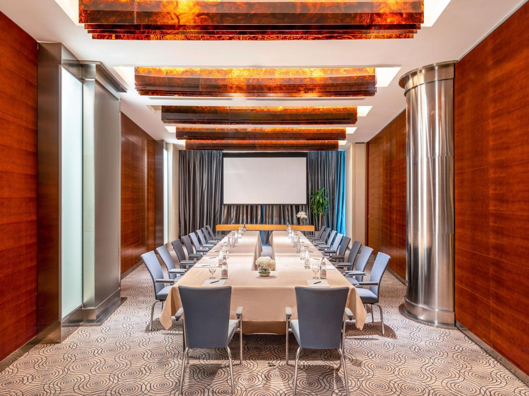 Moevenpick Hotel Αλ Κομπάρ Εξωτερικό φωτογραφία Meeting room
