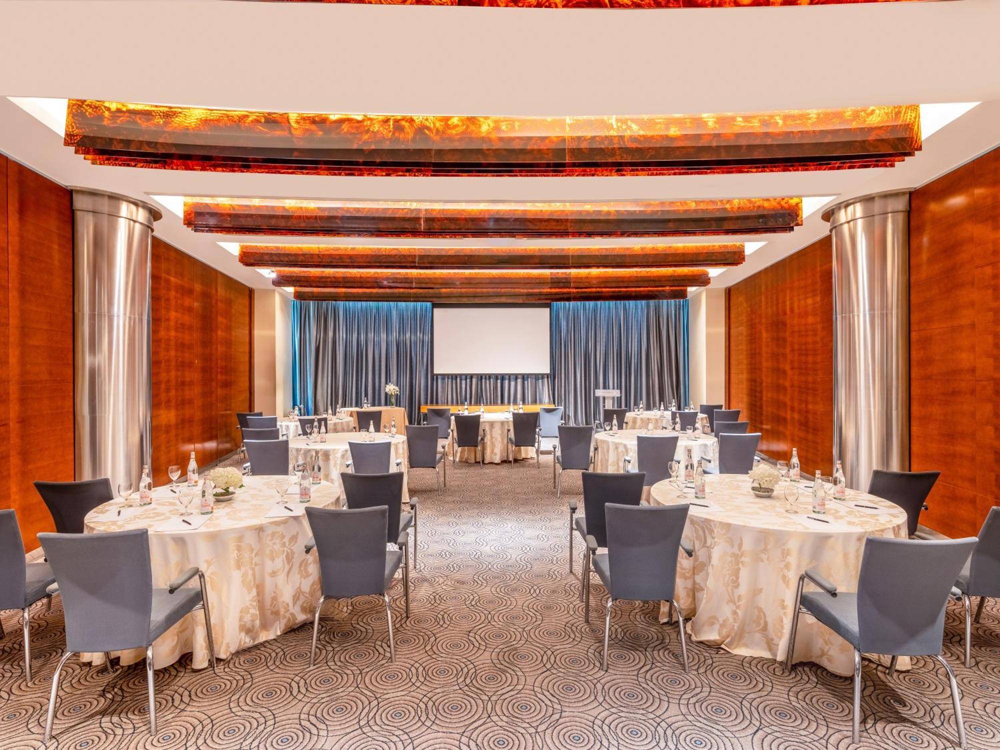 Moevenpick Hotel Αλ Κομπάρ Εξωτερικό φωτογραφία The Westin Meeting Room