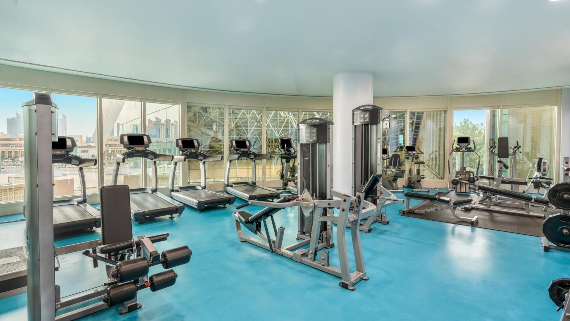 Moevenpick Hotel Αλ Κομπάρ Εξωτερικό φωτογραφία The gym at the hotel