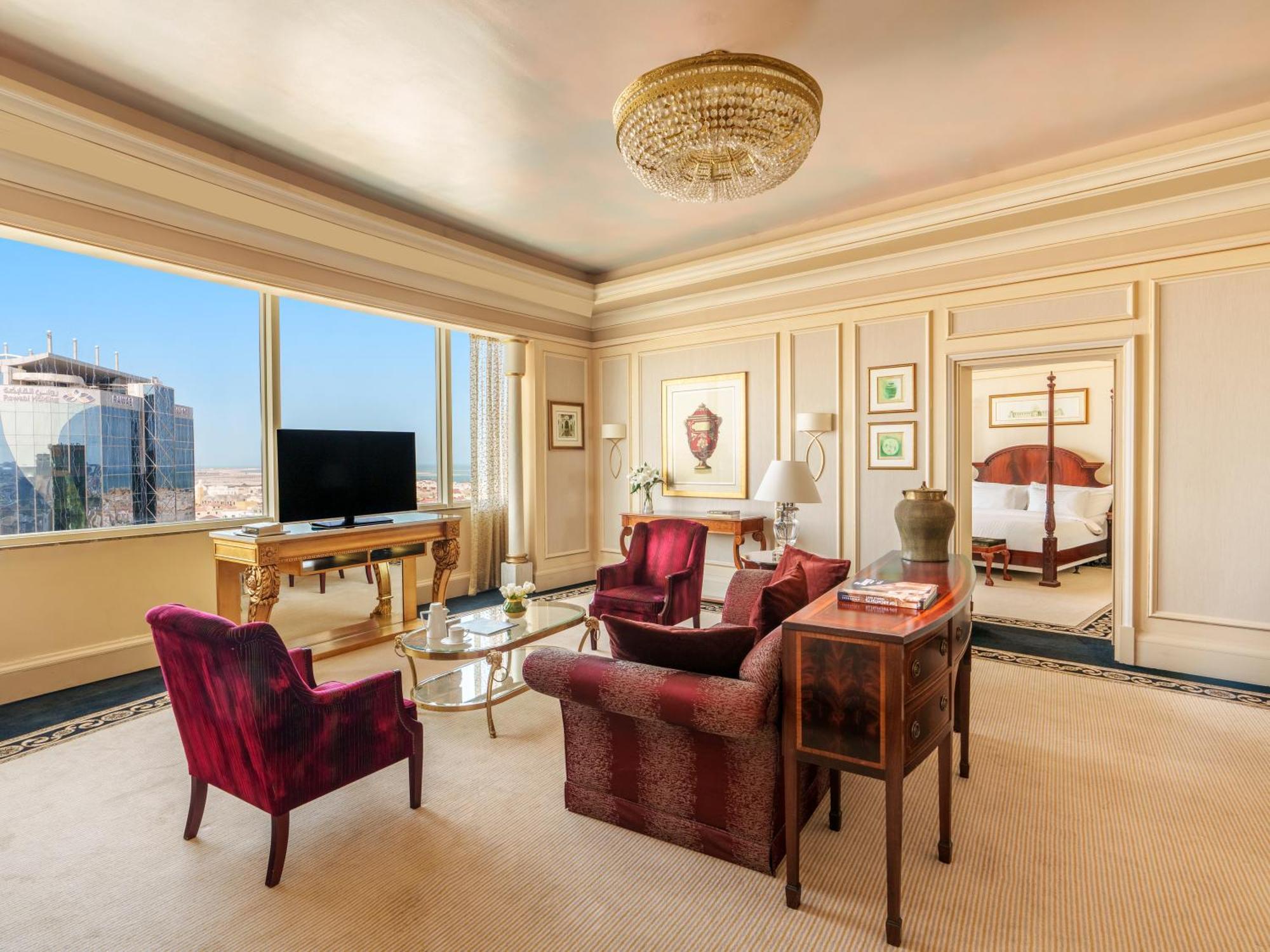 Moevenpick Hotel Αλ Κομπάρ Εξωτερικό φωτογραφία A suite at the Jumeirah Emirates Towers Hotel