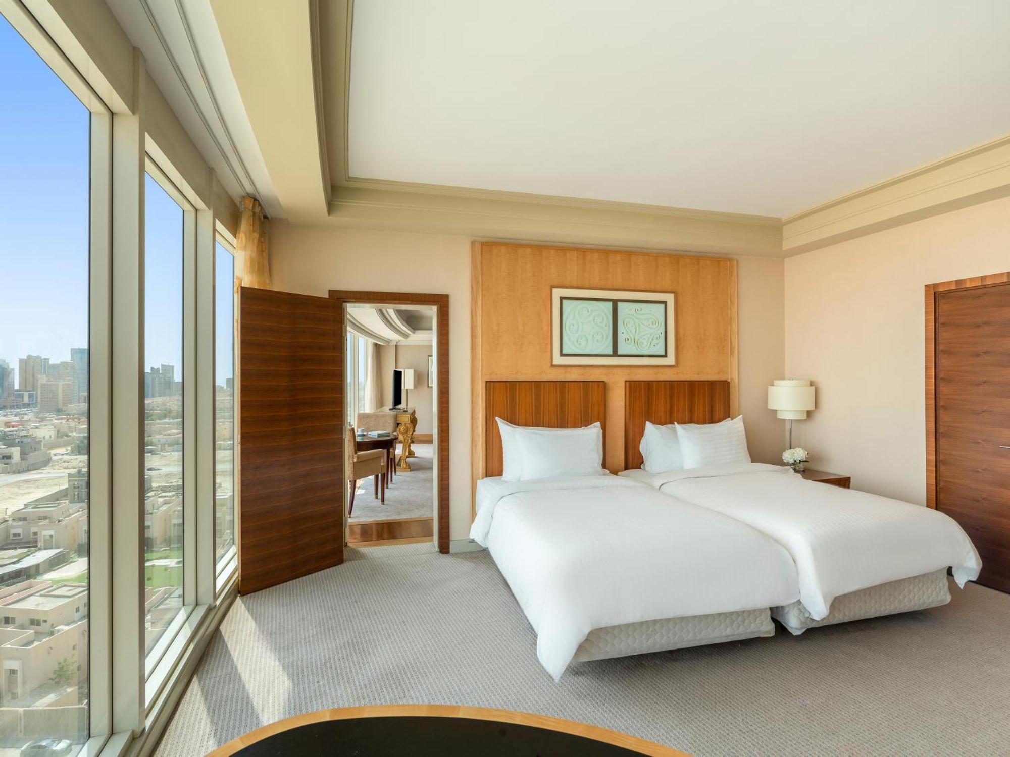 Moevenpick Hotel Αλ Κομπάρ Εξωτερικό φωτογραφία A bedroom at the hotel
